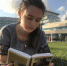 Катя читает книгу - Gatchinka.Ru