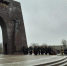 Гатчинцы возложили цветы к Триумфальной арке Победы - Гатчинская правда