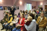 Посетители ыставки "Вырица с мольбертом""