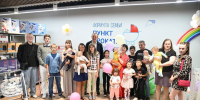 Губернатор Ленобласти вручил многодетным семьям новые авто - Гатчинская служба новостей