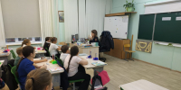 Дорожные инспекторы напомнили школьникам в Коммунаре о правилах дорожного движения - Гатчинская служба новостей