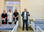 Сотрудники Гатчинской администрации поздравили воинов, проходящих лечение в госпитале
