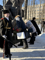 «Мы  — интернациональный народ, нас не сломить»  — эти слова были лейтмотивом на митинге в Гатчине 15 февраля