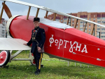 В Гатчине приземлился биплан из альтернативной России